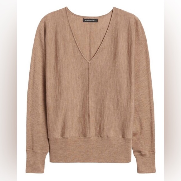Banana Republic Sweaters - Banana Republic 100% Marino Wool Dolman Sleeves V-Neck Sweater Size Small Petite